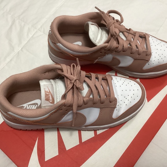 Nike Women's Low Dunk Rose Whisper - Picture 2 of 7